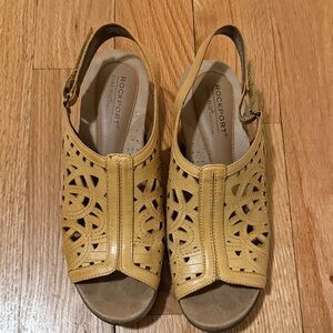 Rockport Cobb Hill Abbott High Vamp Slingback Velcro  Yellow Sandals Size 7.5
